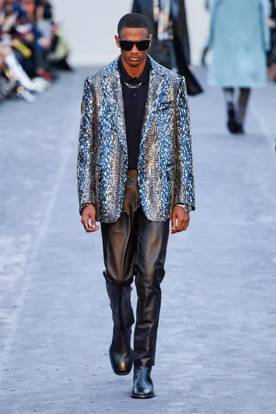 Look 27